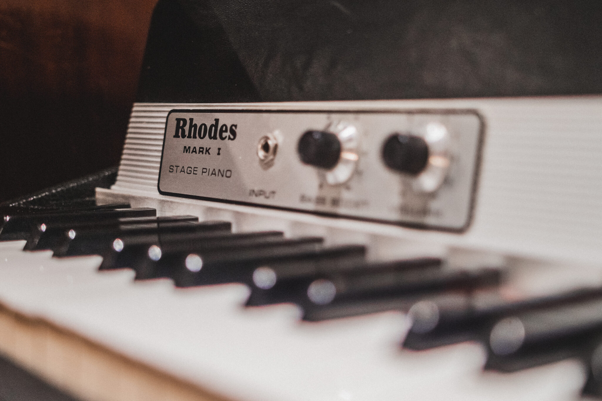 Rhodes Mark I 88 touches